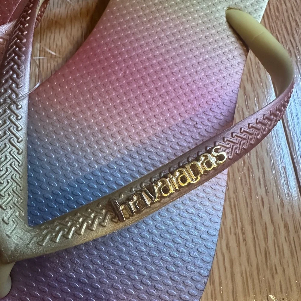 NWT Havaianas Flip Flops - Picture 4 of 4